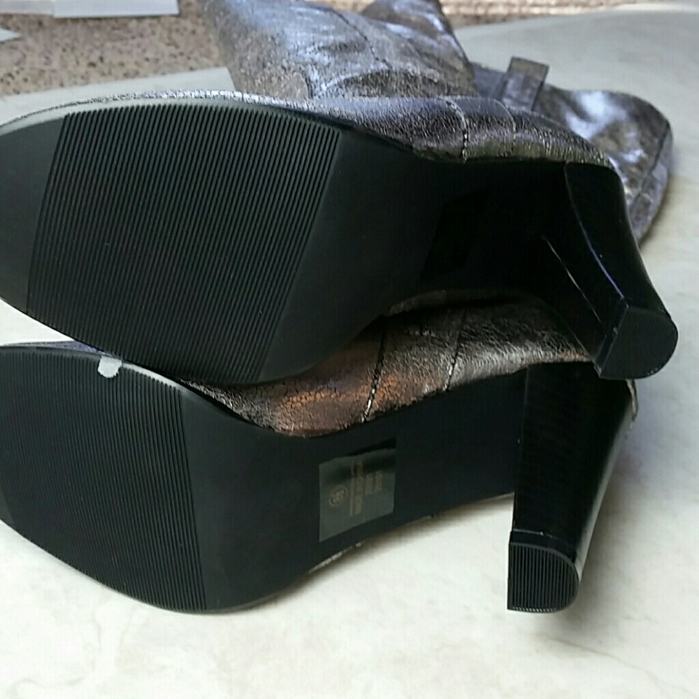 NWT Newport News Tall Silver Heeled Boots … - Picture 5 of 6